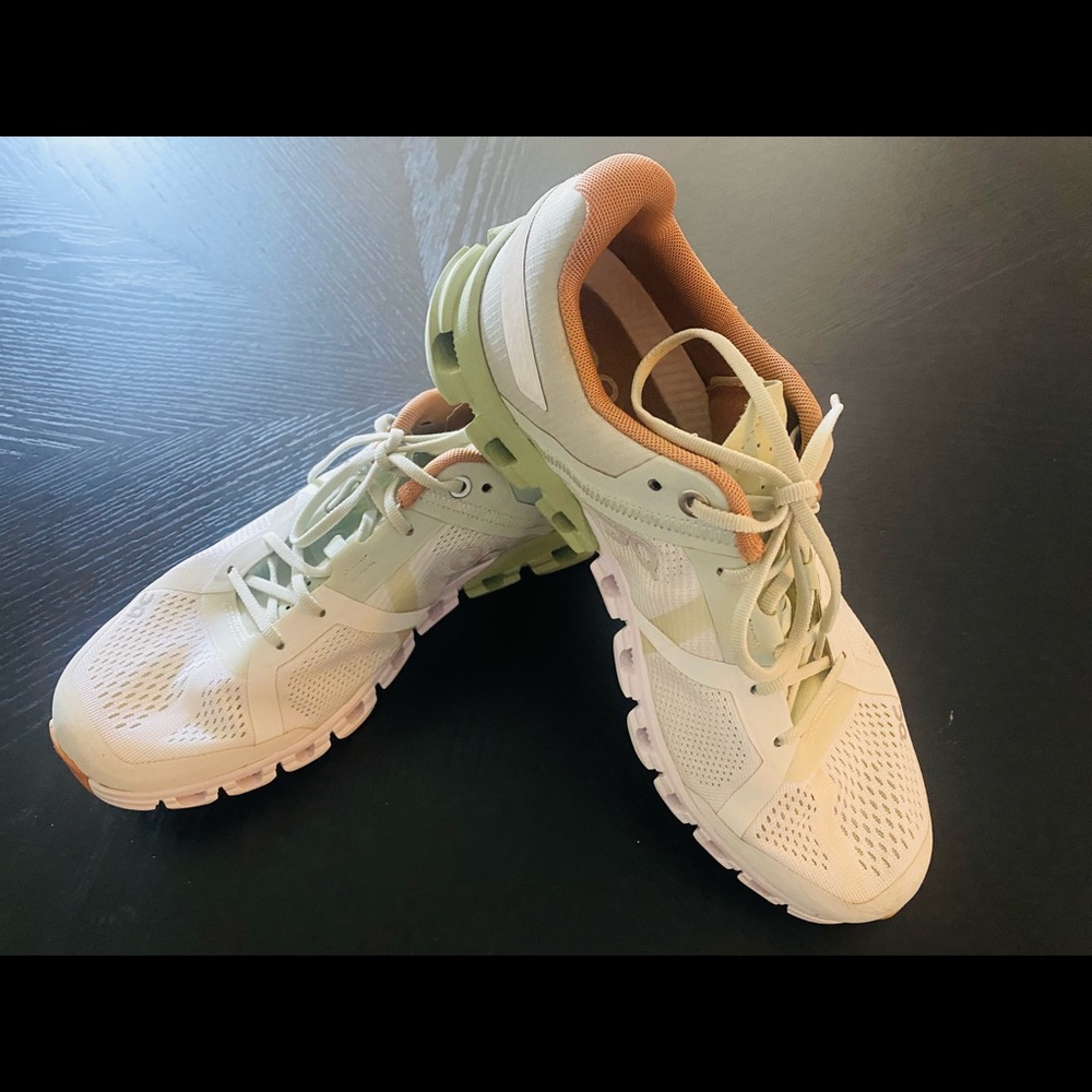 ON Helion Trainers Women’s Size 8